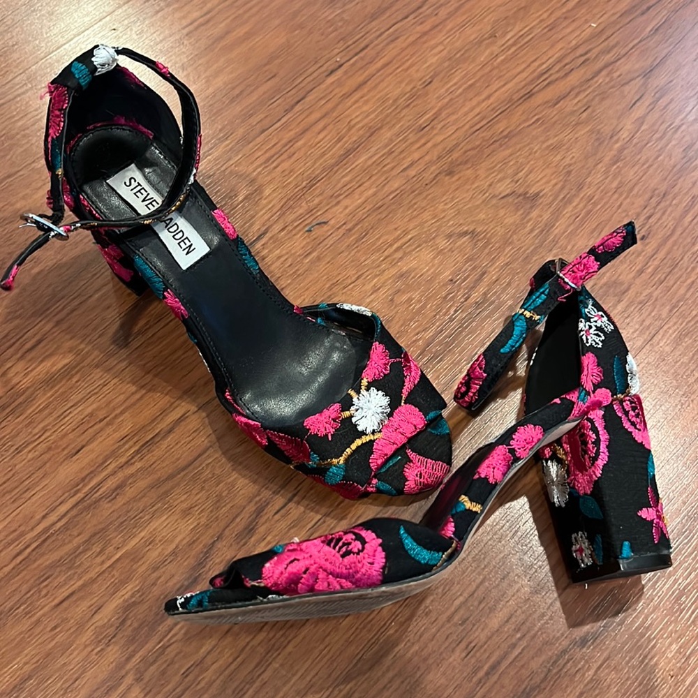Floral print Steve Madden Heels